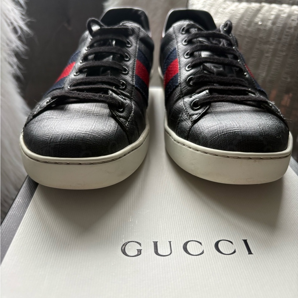 Gucci black and red women’s Ace sneakers size 9